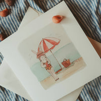 Hasenmädchen am Strand / Klappkarte - The Baltic Shop