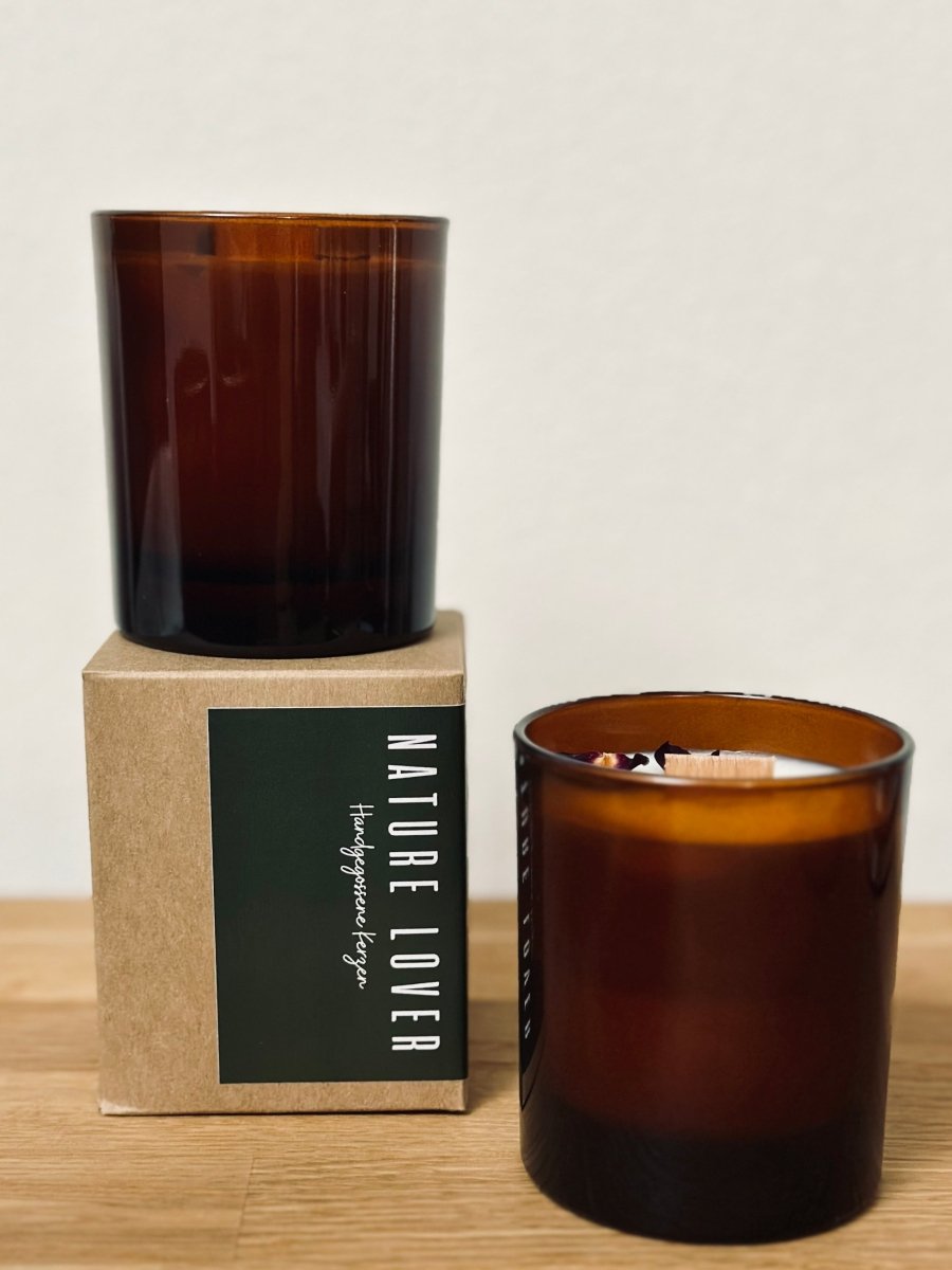 Kerze im Glas mit Ätherischen Öl der Patschuli - The Baltic Shop