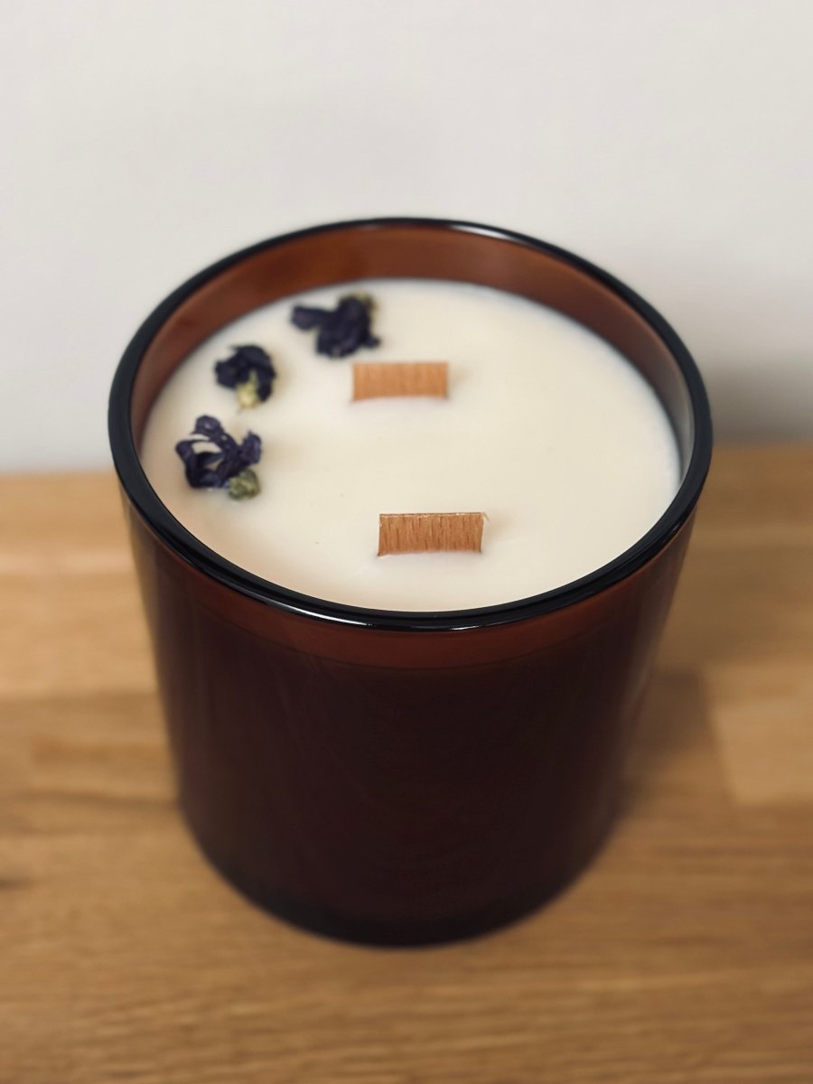 Kerze im Glas mit Ätherischen Öl der Patschuli - The Baltic Shop