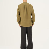 Khaki Leinenhemd mit Stehkragen – Herren Hemd aus 100 % Leinen - The Baltic Shop