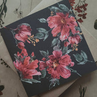 Klappkarte mit Blumenmuster in Dunkelrosa - The Baltic Shop