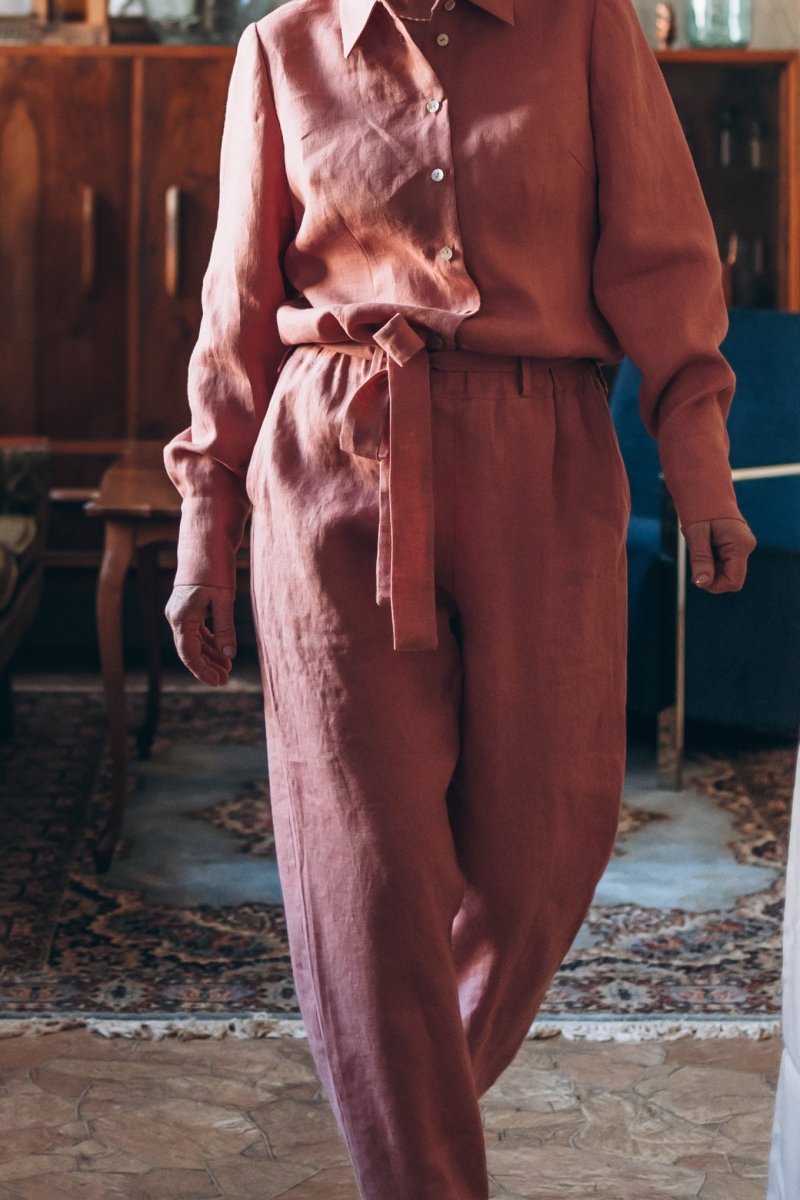 Klassische Hose mit Gürtel "Nora" - The Baltic Shop