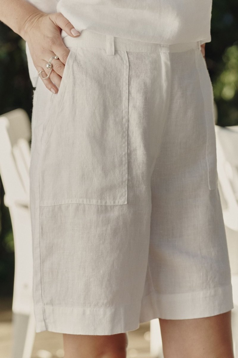 Klassische Shorts aus Leinen in Weiß - The Baltic Shop
