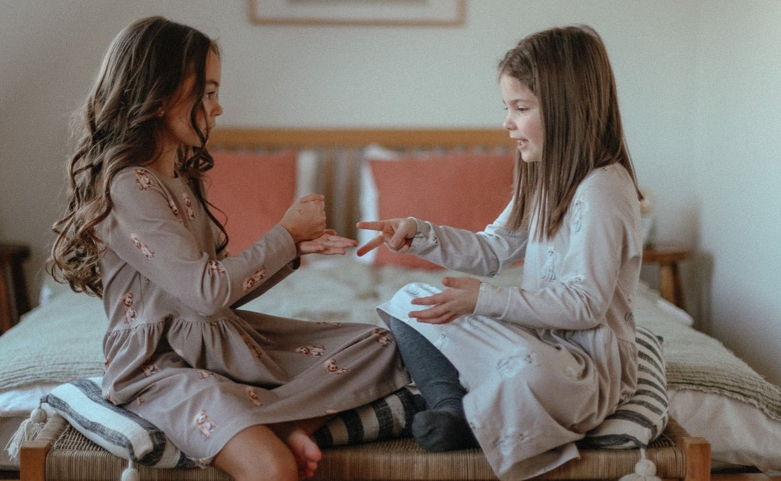 Kleid in Beige aus Baumwolle mit Hund - The Baltic Shop