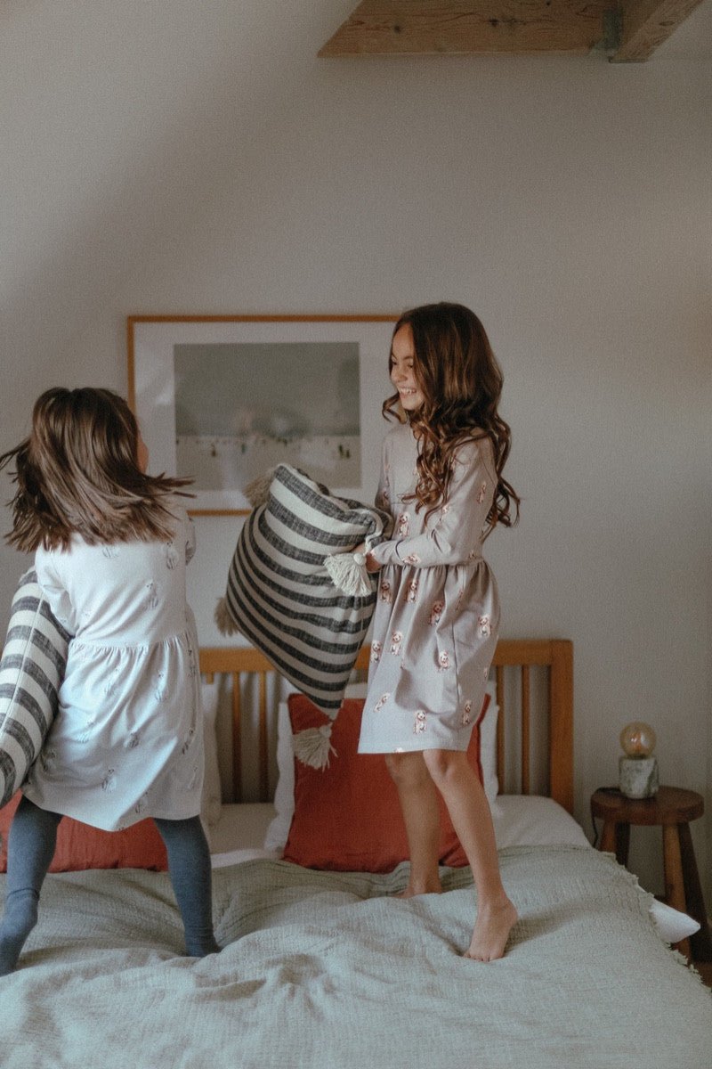 Kleid in Beige aus Baumwolle mit Hund - The Baltic Shop