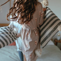 Kleid in Beige aus Baumwolle mit Hund - The Baltic Shop