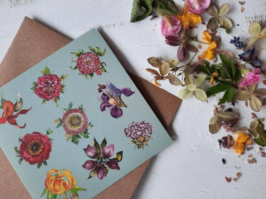 Kleine, flache Karte mit kleinen Blumen auf hellblauem Hintergrund - The Baltic Shop