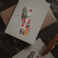 Kleine flache Karte „Winterhase mit Baum“ - The Baltic Shop