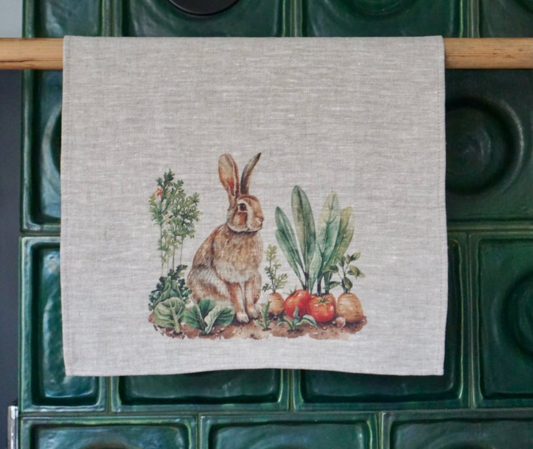 Küchentuch aus 100% Leinen mit Hase und Gemüse - The Baltic Shop