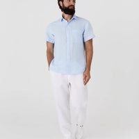 Kurzärmliges Leinenhemd für Herren in Himmelblau - The Baltic Shop