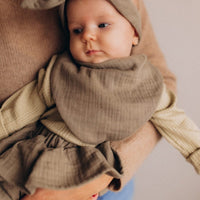 Lätzchen aus Musselin Bio Baumwolle in 2 Farben - The Baltic Shop