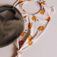 Lätzchen mit Schnullerclip aus Bio Baumwolle in 2 Farben - The Baltic Shop