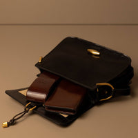 Leder Klappentasche für Damen - Possession - The Baltic Shop