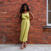 Leinen Midirock mit elastischen Bund in Limette - The Baltic Shop