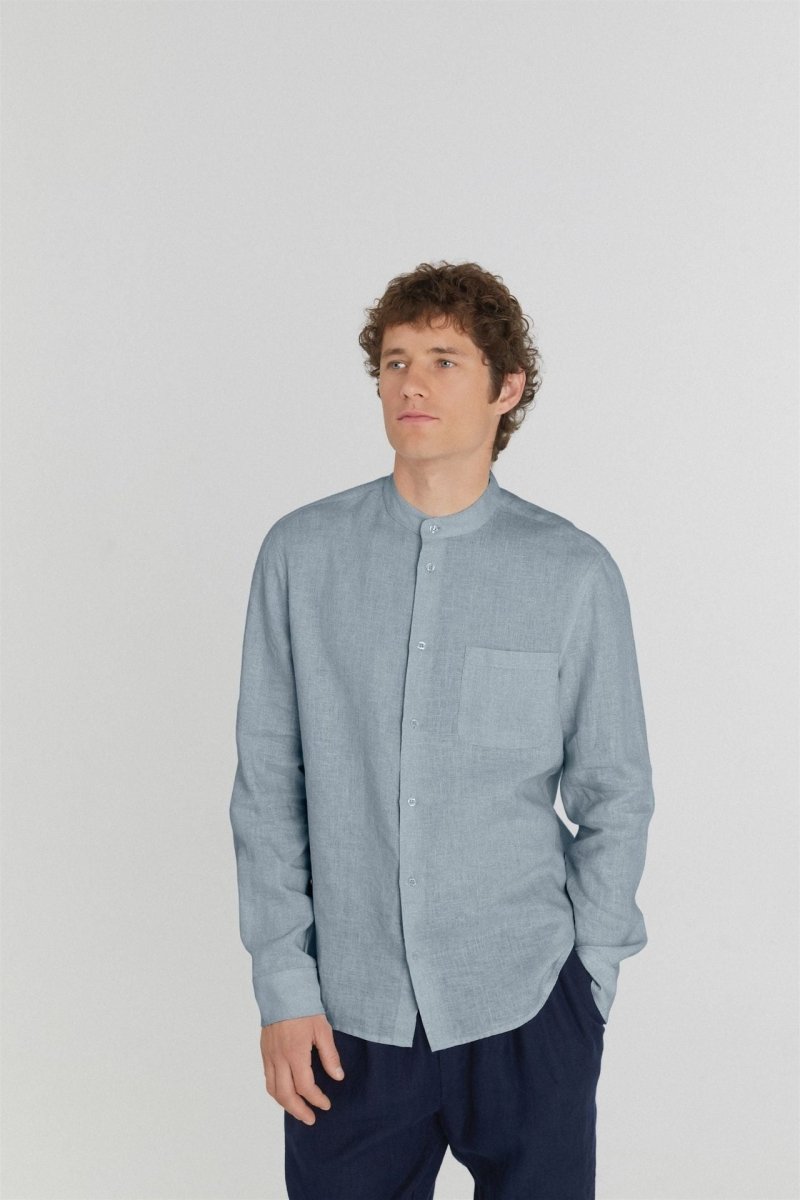 Leinenhemd mit Stehkragen in Himmelblau - The Baltic Shop