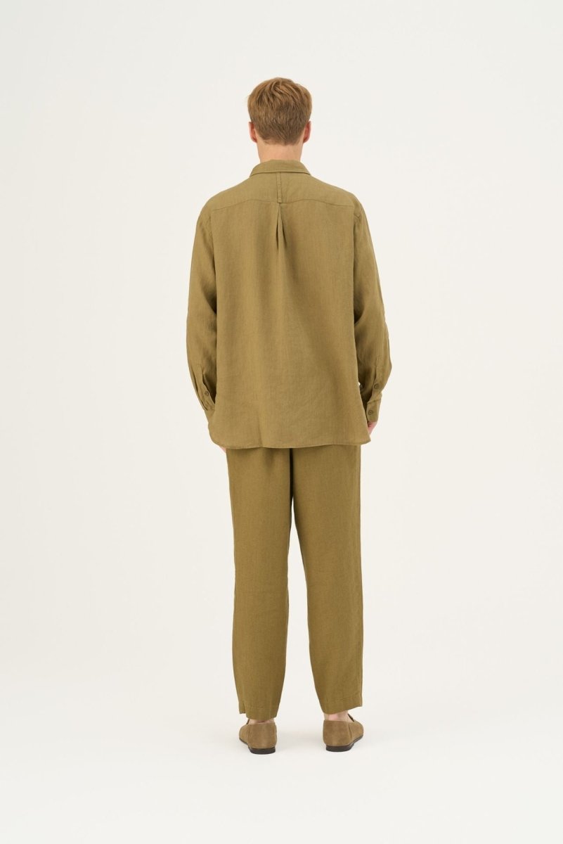 Leinenhemd – Unisex Hemd aus 100 % Leinen in Khaki, locker geschnitten - The Baltic Shop