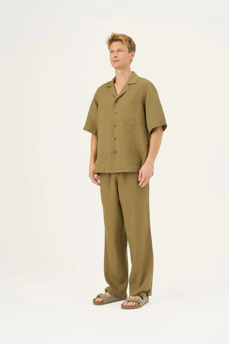 Libertas Shirt in Khaki– Moderne Leichtigkeit aus Leinen - The Baltic Shop