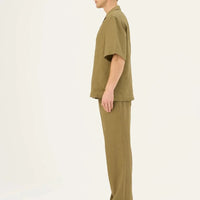 Libertas Shirt in Khaki– Moderne Leichtigkeit aus Leinen - The Baltic Shop