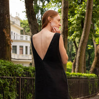 Maxikleid Stella mit offenem Rücken aus Leinen - The Baltic Shop