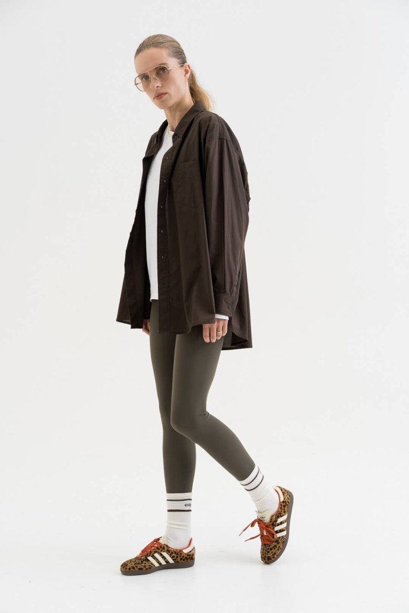 Olivgrüne Leggings – figurbetont & bequem - The Baltic Shop