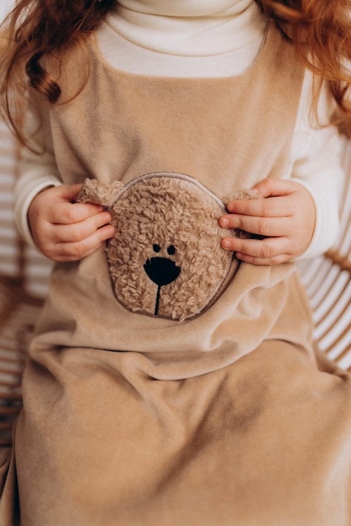 Pinafore Kleid mit Bär - The Baltic Shop