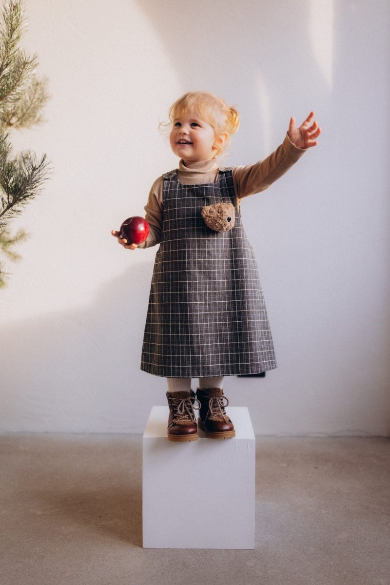 Pinafore Kleid mit Teddy - The Baltic Shop