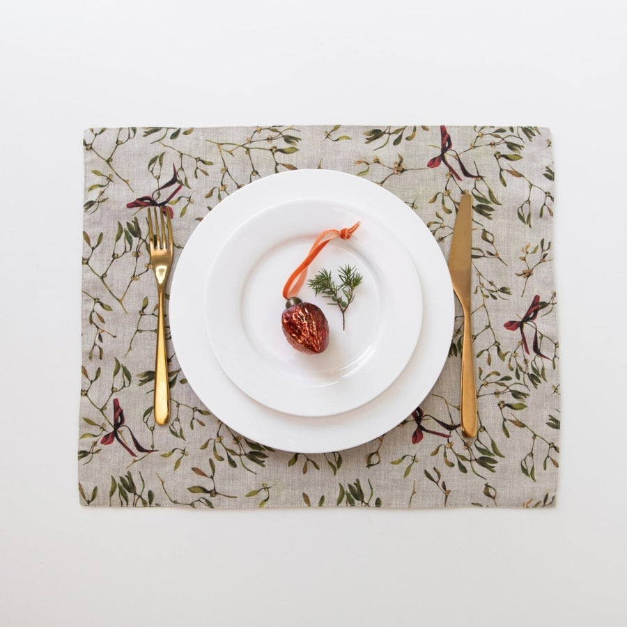 Platzset aus Naturleinen mit Mistelzweigmotiv - The Baltic Shop