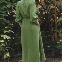 Rhapsody Kleid aus Leinen in Grün - The Baltic Shop