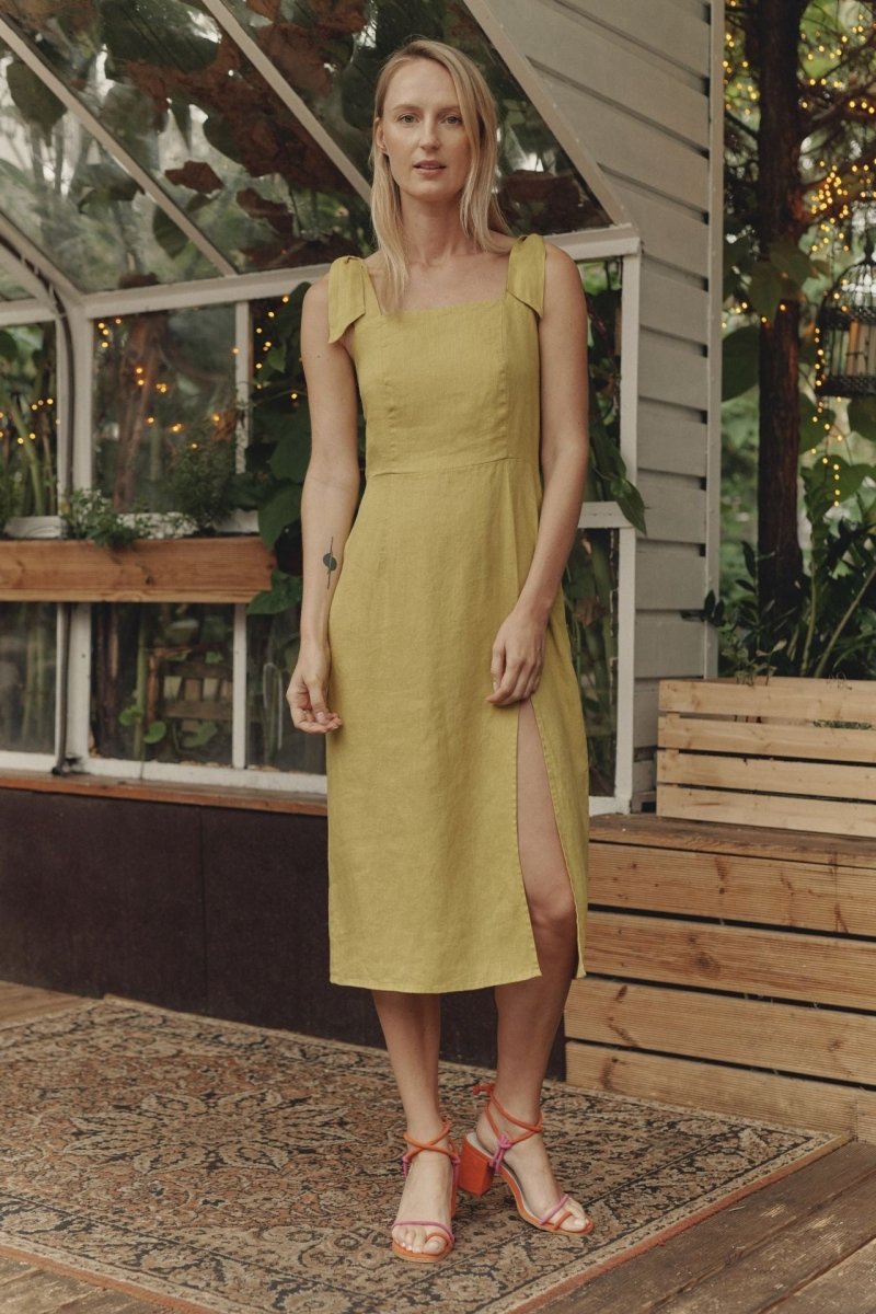 Rumba Kleid aus Leinen in Currygelb - The Baltic Shop