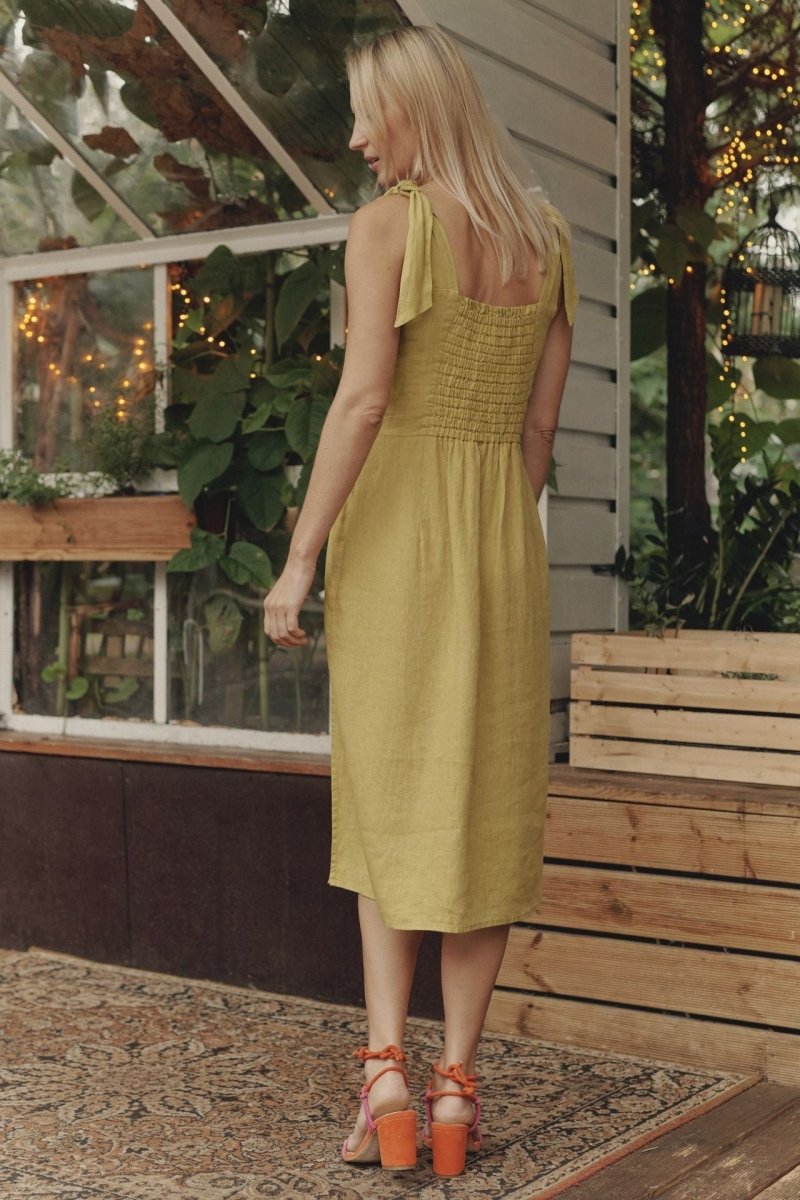 Rumba Kleid aus Leinen in Currygelb - The Baltic Shop