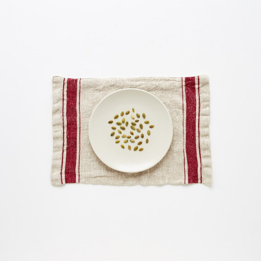 Rustikaler Platzset aus Leinen mit rote Streifen - The Baltic Shop