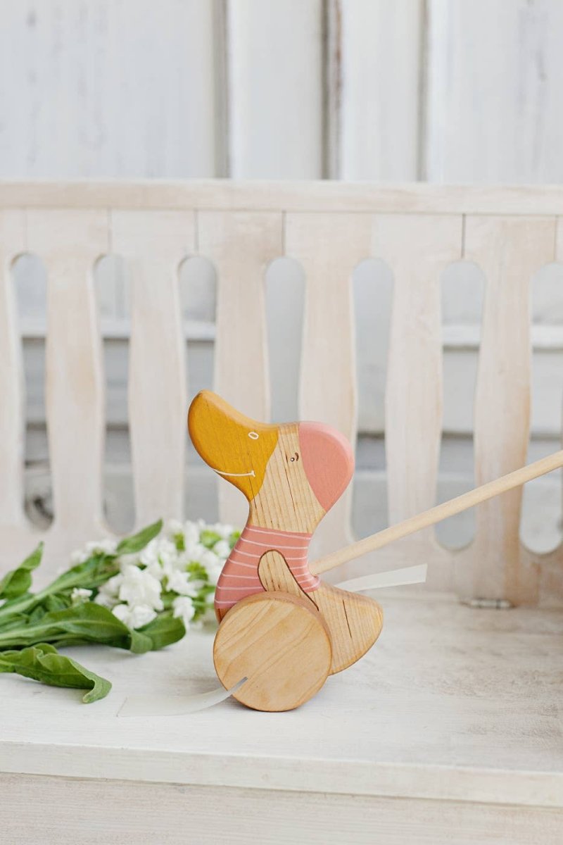 Schiebente aus Birkenholz in Rosa - The Baltic Shop