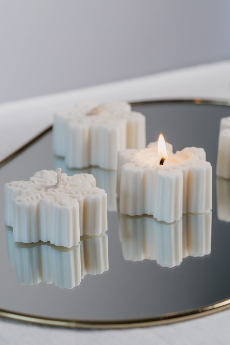 Schneeflocke - Kerze aus Sojawachs mit Orange - Zimt Duft - The Baltic Shop