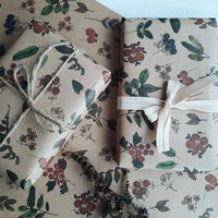 Set aus 3 - teiligem Geschenkpapier „Beeren und Pflanzen“ - The Baltic Shop
