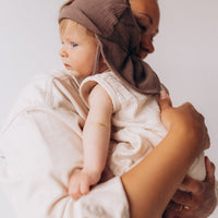 Sonnenhut aus Bio Musselin mit Teddy Ohren - The Baltic Shop