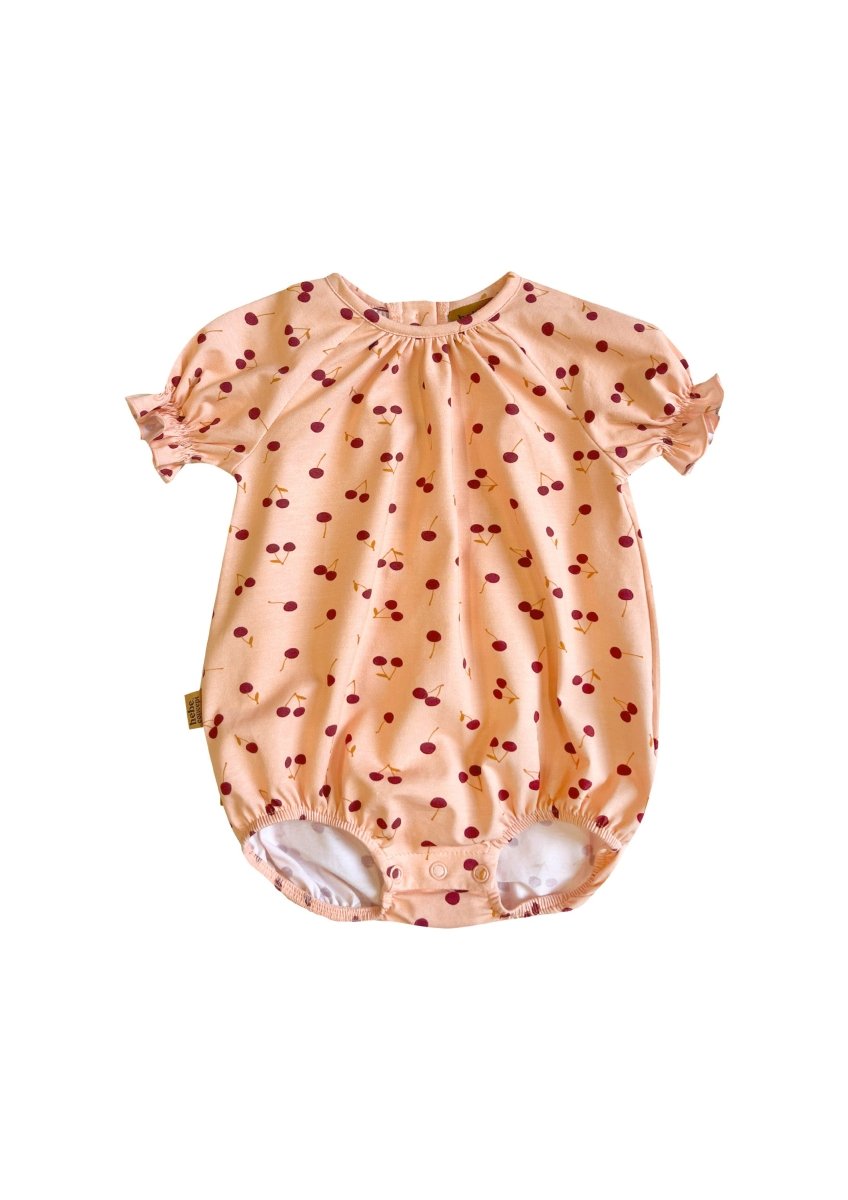 Strampler mit Kirschenmuster und Puffärmel - The Baltic Shop