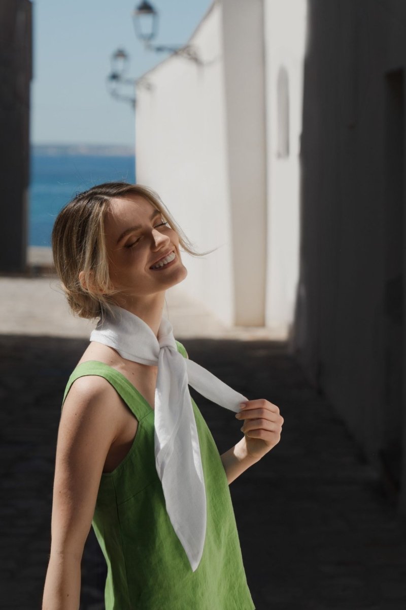 Top aus Leinen mit breite Träger in Grün - The Baltic Shop