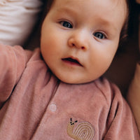 Velours-Schlafanzug Baby mit Füßchen | Bio-Baumwolle - The Baltic Shop