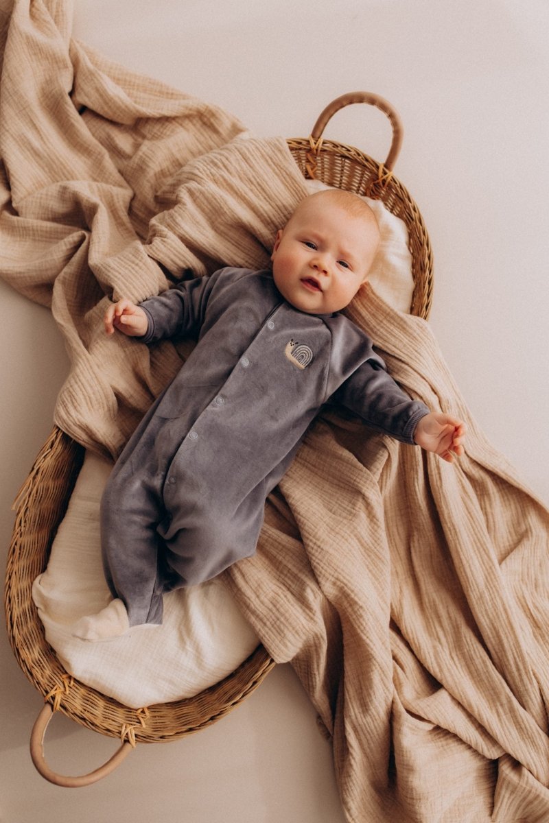 Velours-Schlafanzug Baby mit Füßchen | Bio-Baumwolle - The Baltic Shop