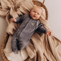 Velours-Schlafanzug Baby mit Füßchen | Bio-Baumwolle - The Baltic Shop