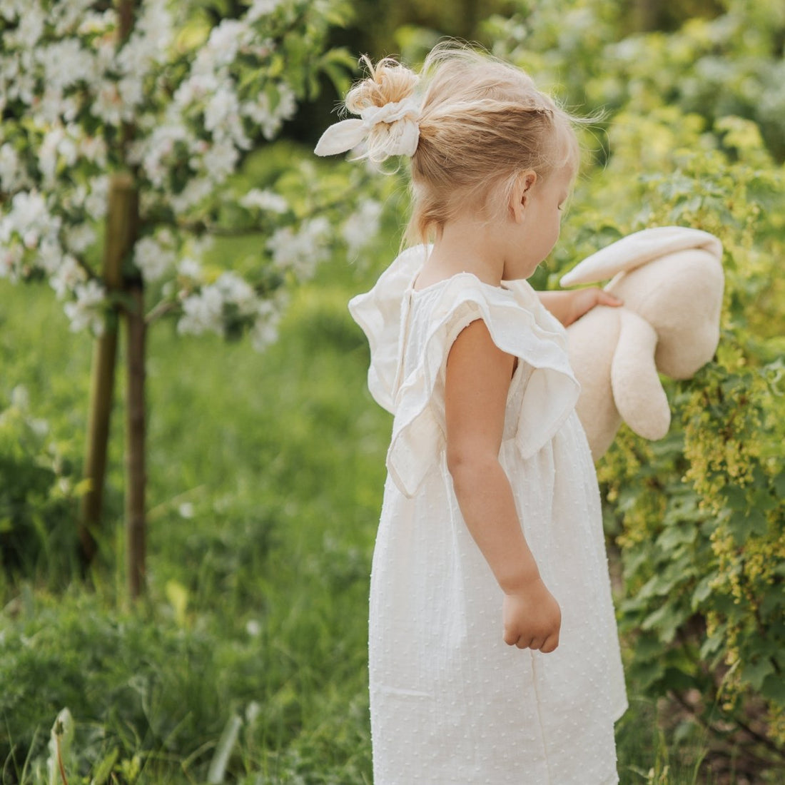 Weißes Musselin - Federkleid mit Rüschen - The Baltic Shop