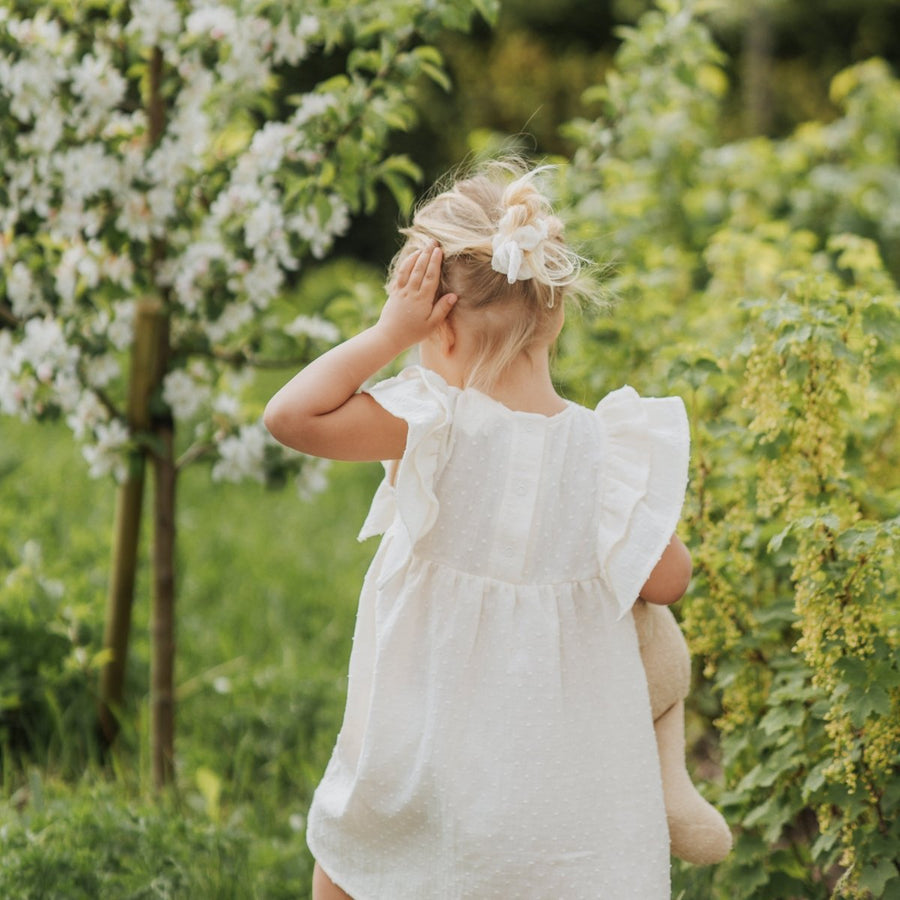 Weißes Musselin - Federkleid mit Rüschen - The Baltic Shop
