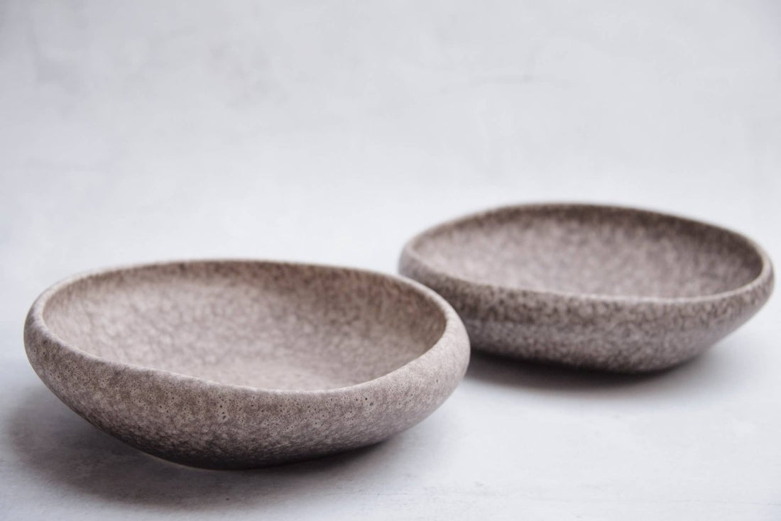 YUTORI Schale "Pebble" - organisches Steingut in 2 Größen - The Baltic Shop