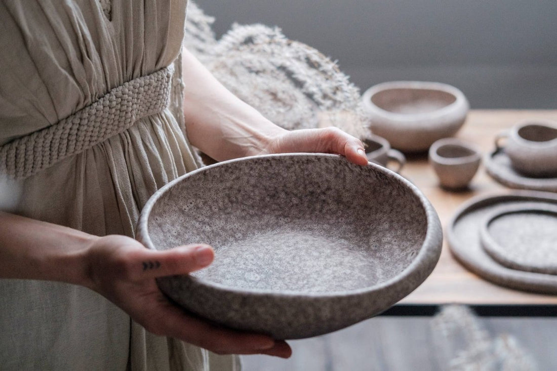 YUTORI Schale "Pebble" - organisches Steingut in 2 Größen - The Baltic Shop