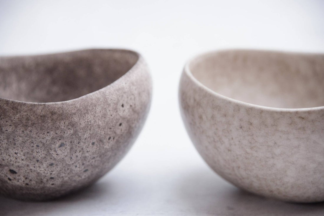 YUTORI Schale "Pebble" - organisches Steingut in 2 Größen - The Baltic Shop