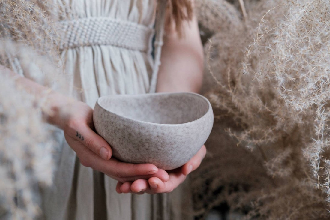 YUTORI Schale "Pebble" - organisches Steingut in 2 Größen - The Baltic Shop