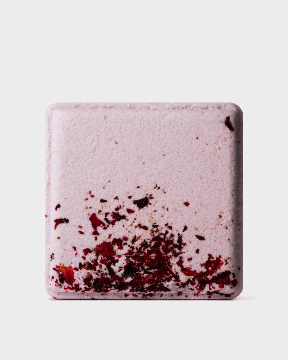 Zero Waste Badebombe Lavendel mit pflegenden Ölen & getrockneten Blüten - The Baltic Shop