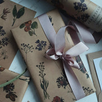 Geschenkspapier - Blumen - The Baltic Shop