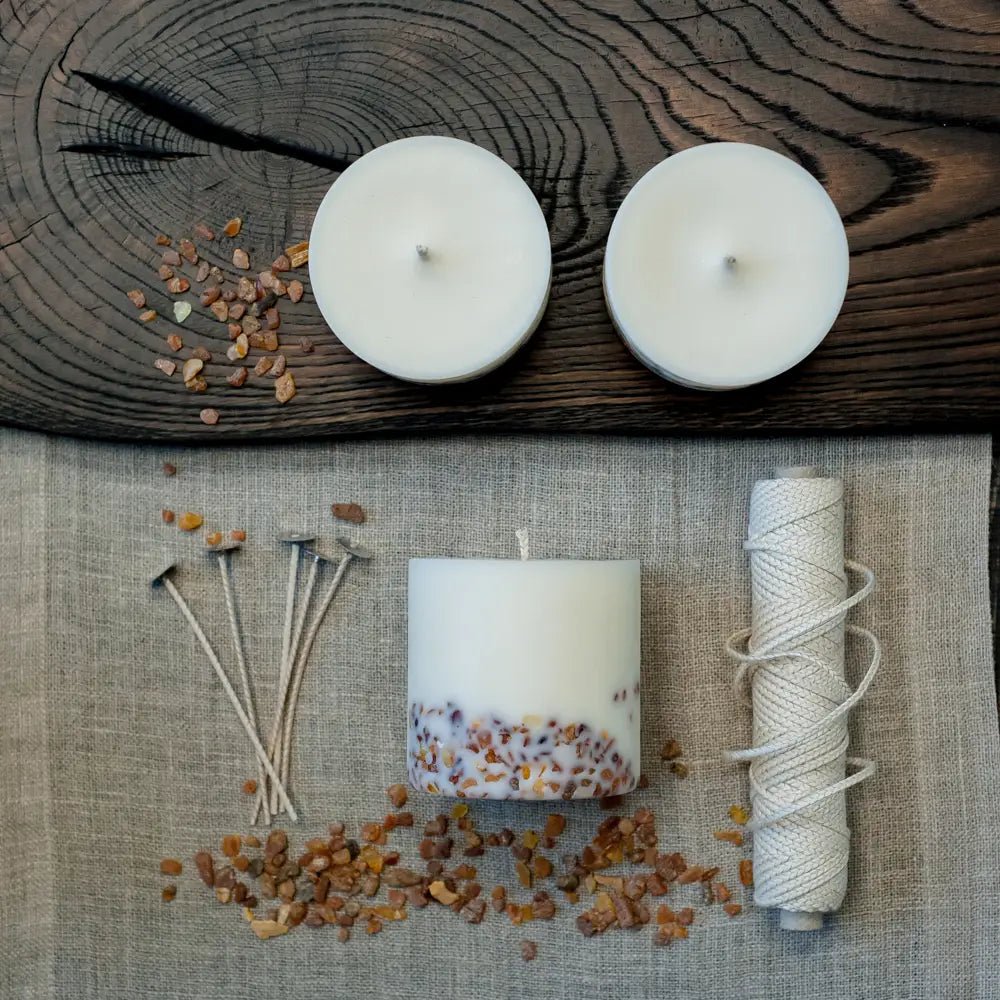 Handgegossene Sojawachskerze mit Bernstein - The Baltic Shop