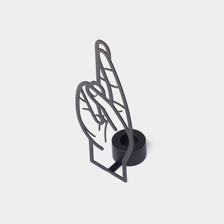 Kerzenhalter aus Metall mit gekreuzten Fingern - The Baltic Shop